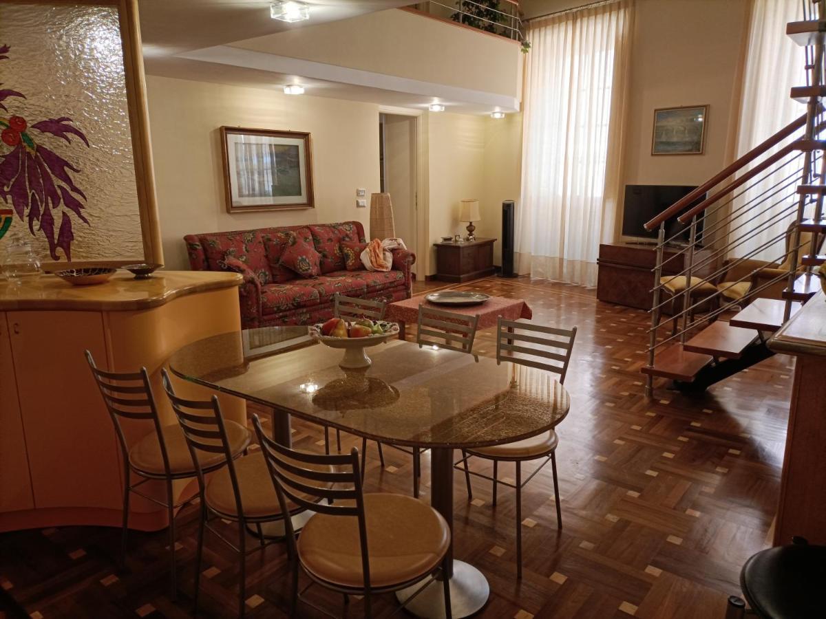 Casa Alexandra In Centro E A Pochi Passi Dal Mare Apartamento Imperia Exterior foto